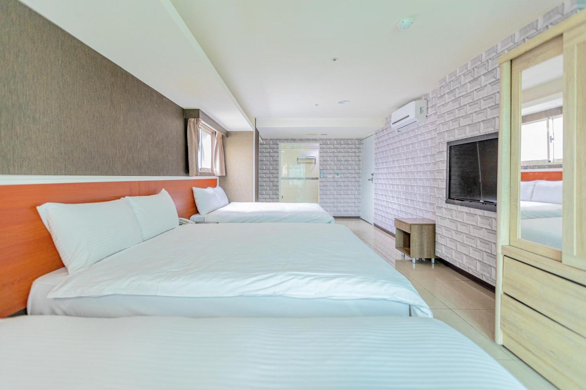 E Lim Hotel 中レキ市 部屋 写真