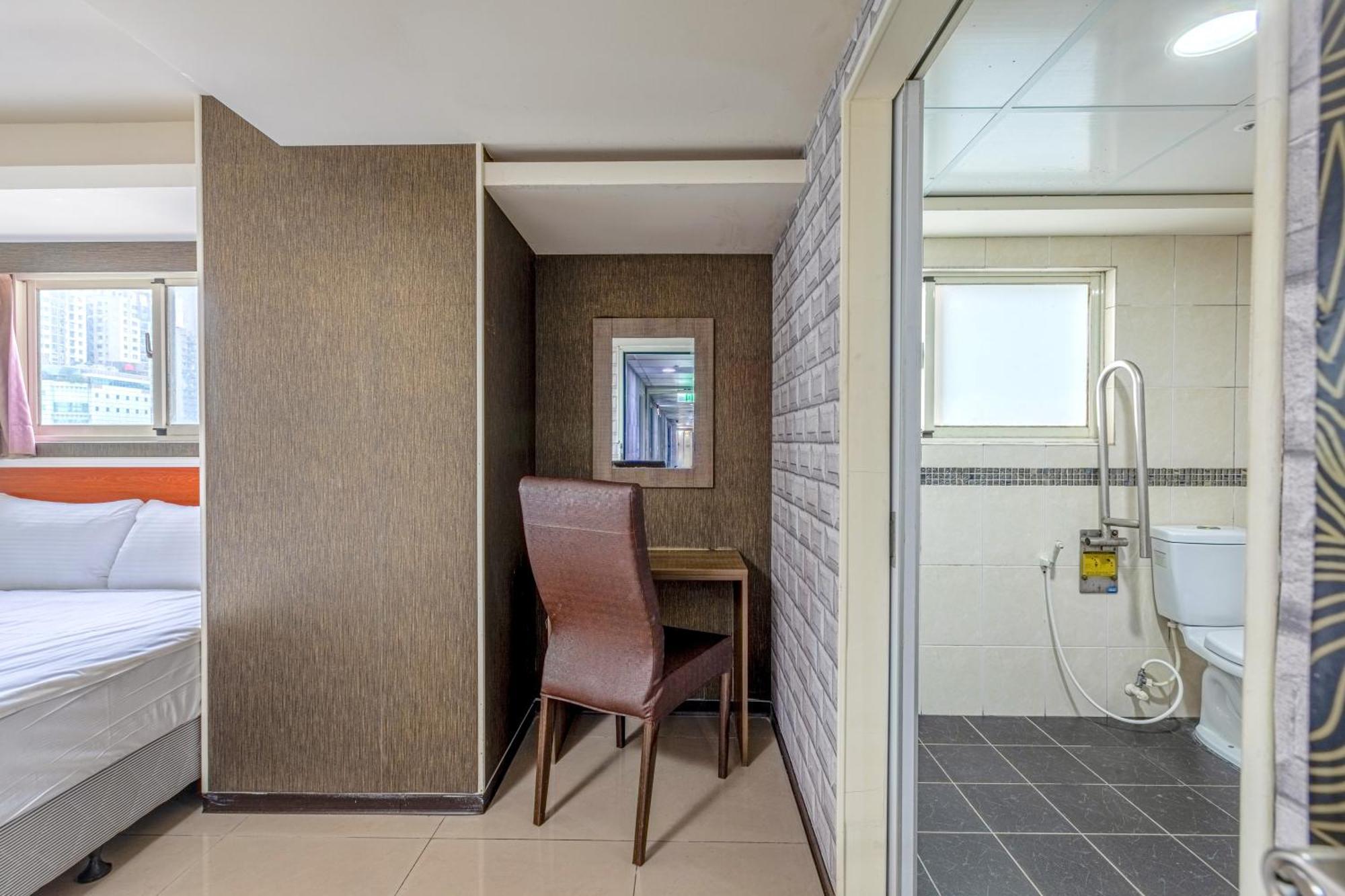 E Lim Hotel 中レキ市 部屋 写真